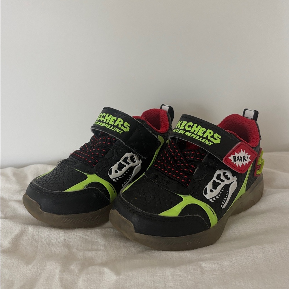 Skechers Kids' Black and Green Roar Sneakers